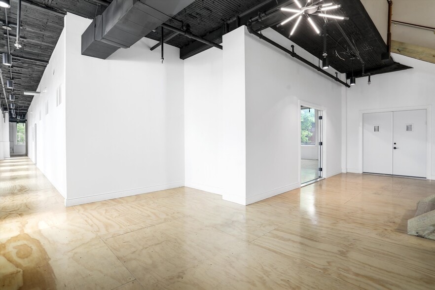 More Photos Of 174 S Clark St, Detroit Light Distribution For Lease