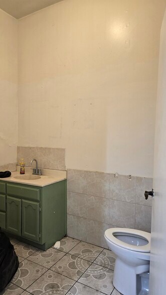 More Photos Of 14538-14540 Vanowen St, Van Nuys Storefront For Lease