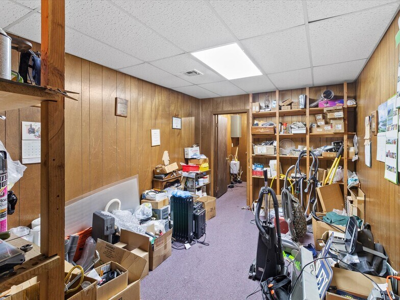 More Photos Of 100 E Broadway St, Lexington Storefront For Sale