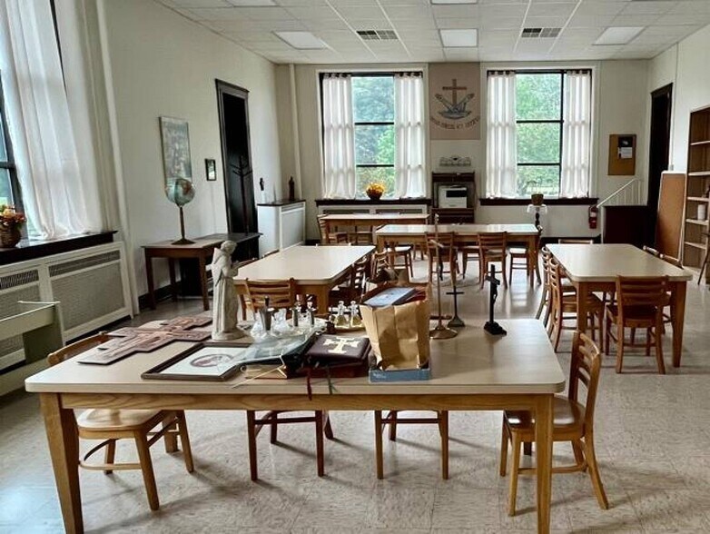 More Photos Of 2408 W Heading Ave, West Peoria Healthcare For Sale