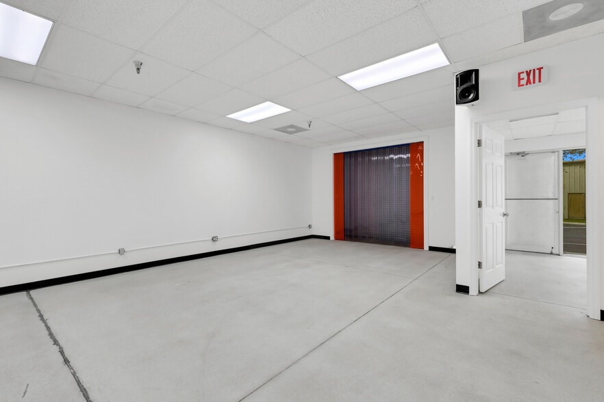 More Photos Of 1925-1963 Barber Rd, Sarasota Warehouse For Sale