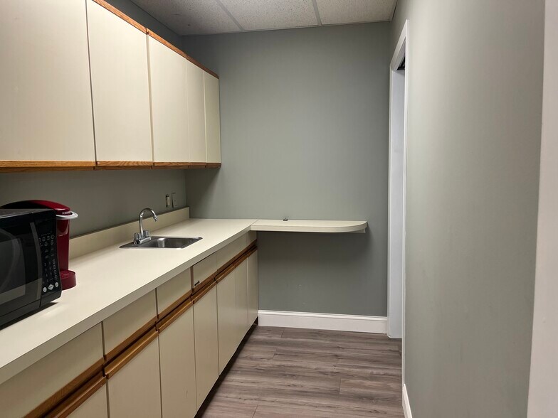 More Photos Of 1594-1600 US Highway 130, North Brunswick Medical For Sale