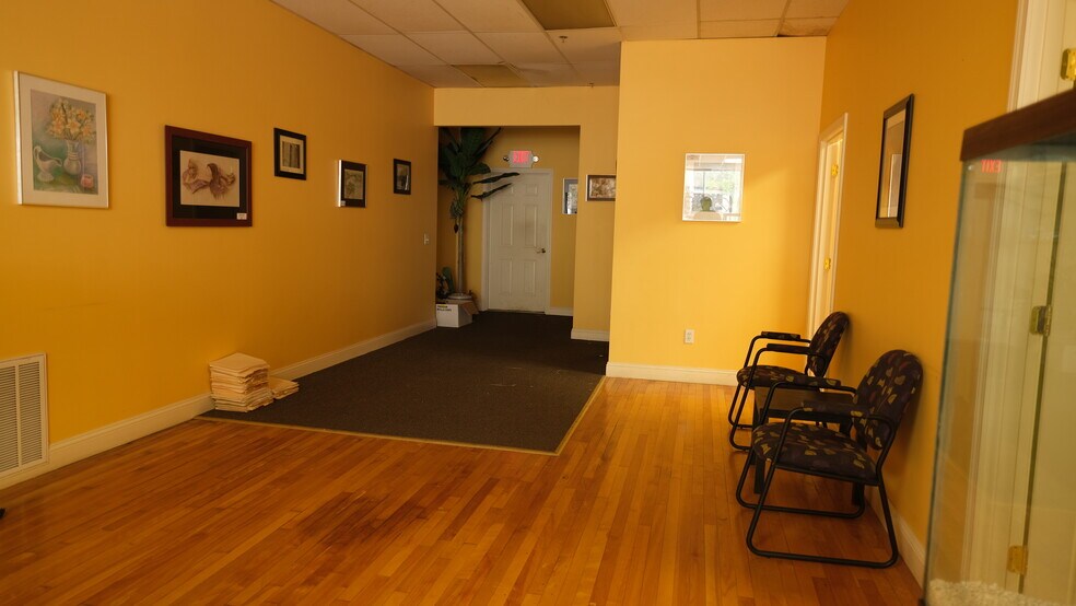 More Photos Of 442-450 Main St, Warren Storefront Retail Office For Lease