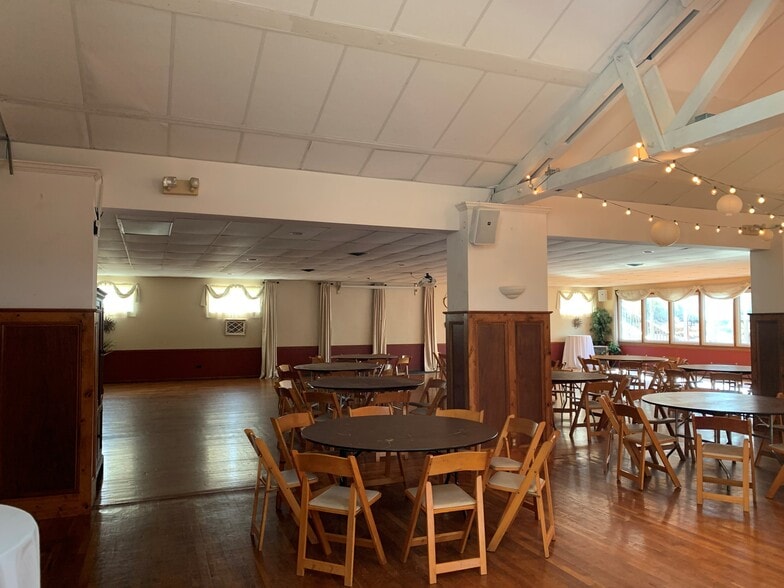 More Photos Of 10 Enfield St, Cincinnati Freestanding For Lease