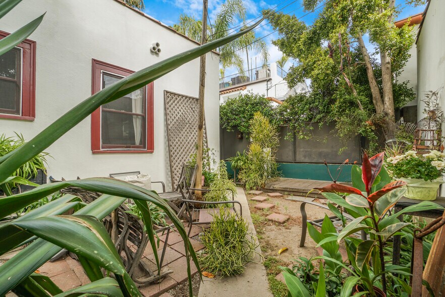 More Photos Of 1218 Poinsettia Dr, West Hollywood Apartments For Sale