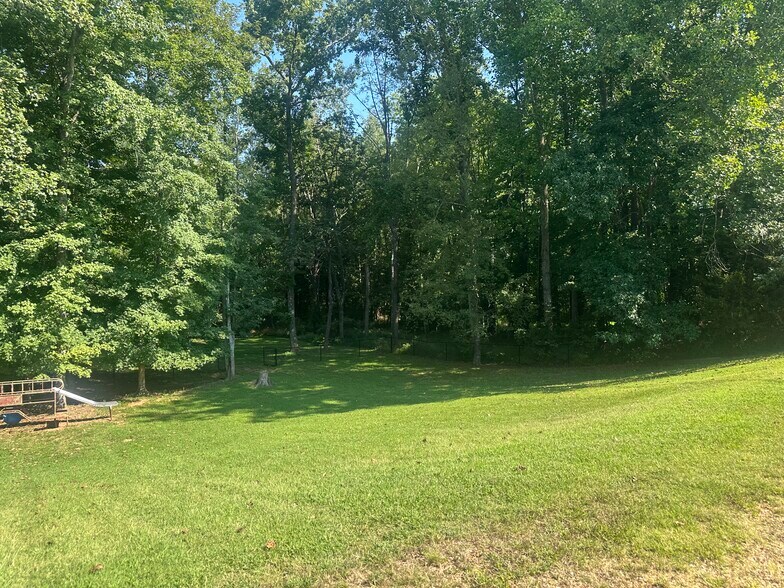 More Photos Of 115 W Concord Dr, Clarksville Flex For Sale