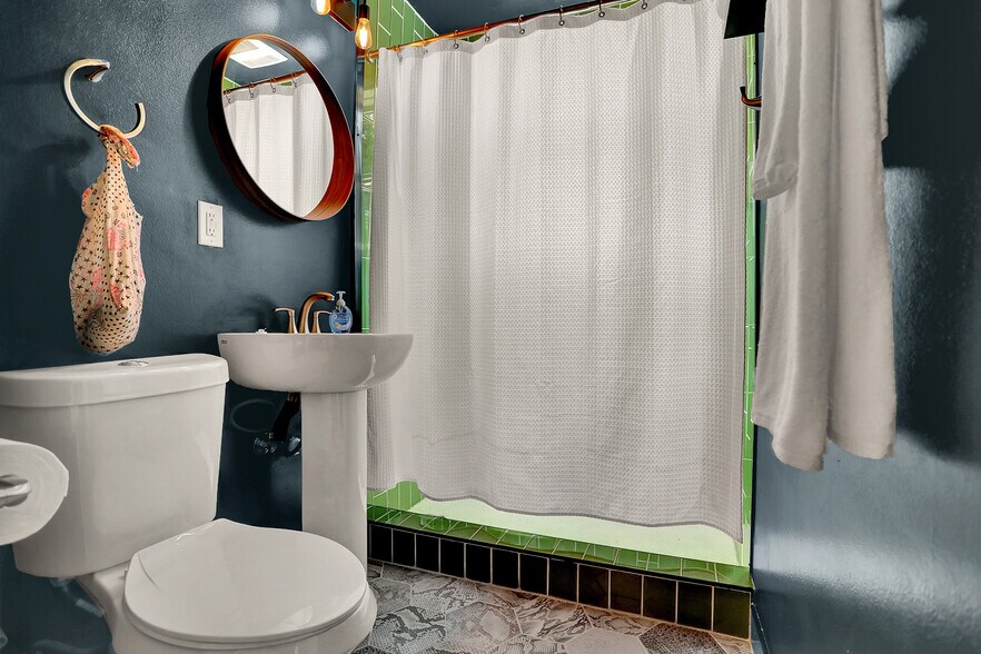 More Photos Of 2258 Young Ave, Memphis Loft Creative Space For Sale