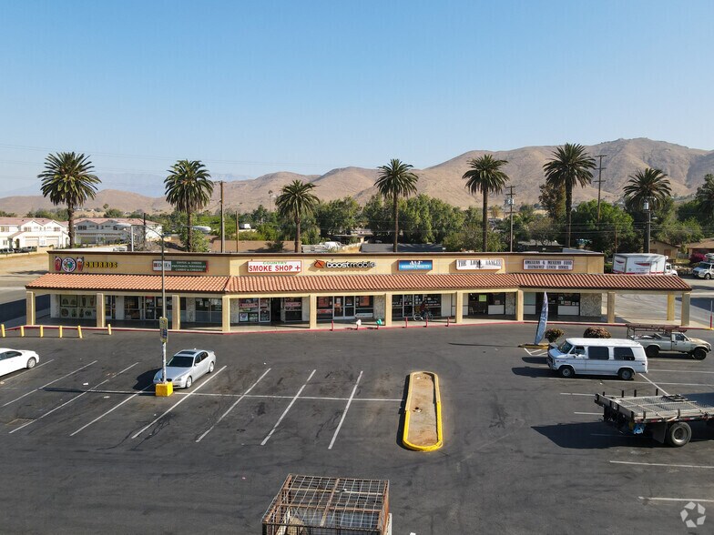 More Photos Of 9085 Mission Blvd, Jurupa Valley Storefront For Lease