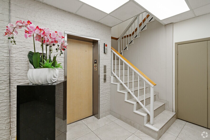 More Photos Of 2501 E Commercial Blvd, Fort Lauderdale Medical For Lease