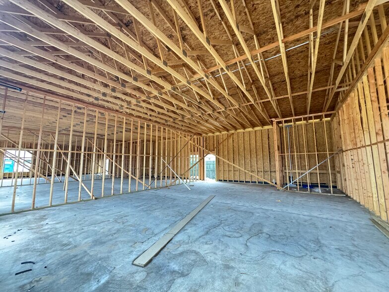 More Photos Of 607 W Gray St, Norman General Retail For Lease