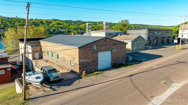 More Photos Of 407 W Memorial Dr, Houghton Freestanding For Sale
