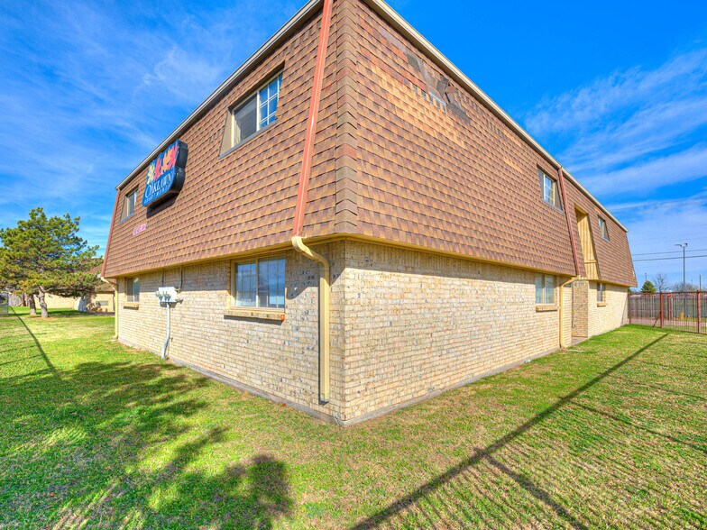More Photos Of 6401 NW Oak Ave, Lawton Apartments For Sale