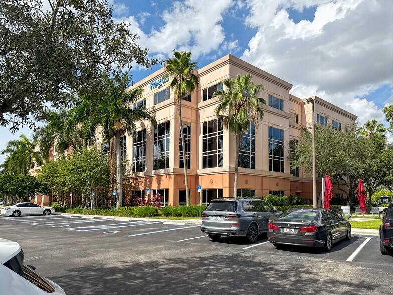 More Photos Of 1560 Sawgrass Corporate Pkwy, Sunrise Coworking Space