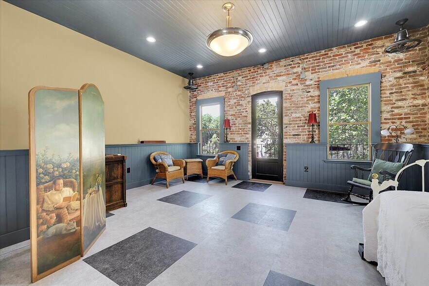 More Photos Of 228 1st St, Marysville Storefront Retail Residential For Sale