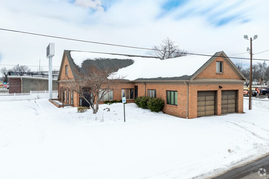 More Photos Of 1220 Washington Ave, Evansville Medical For Sale