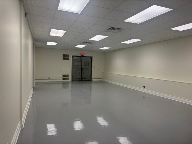 More Photos Of 164-166 N Gilbert St, South Elgin Freestanding For Lease