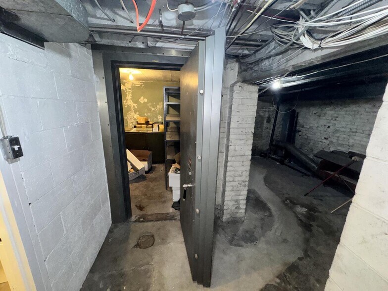 More Photos Of 506 Merchant St, Ambridge Bank For Sale