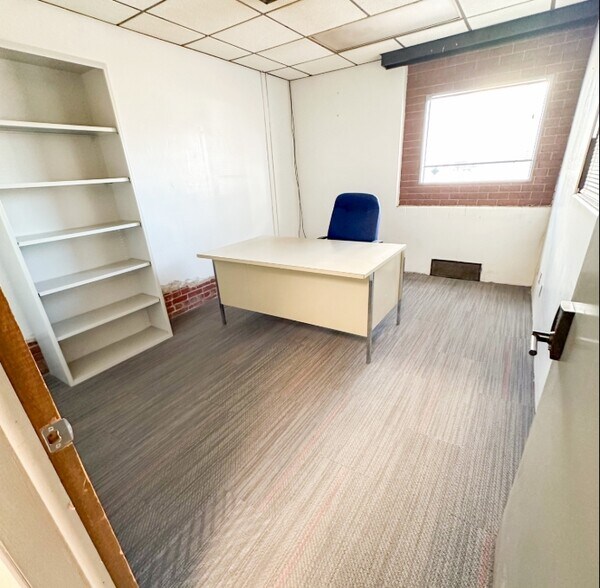 More Photos Of 605 Main St, Great Bend Storefront Retail Office For Lease