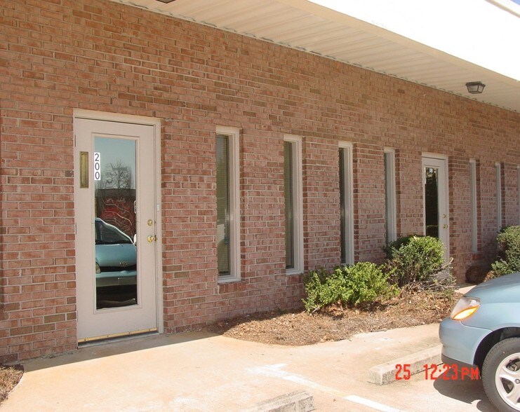 More Photos Of 510 West Ave, Gainesville Office For Lease