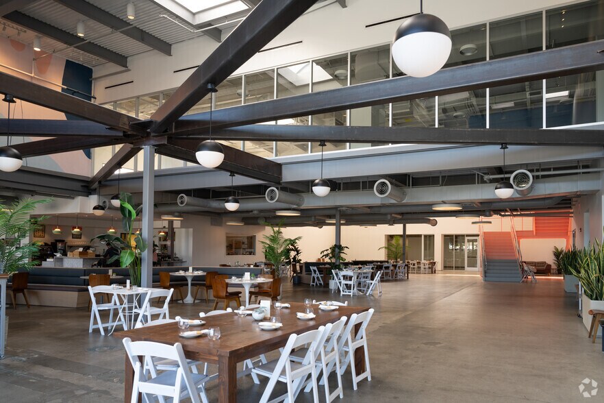 More Photos Of 2051 Palomar Airport Rd, Carlsbad Research And Development For Lease