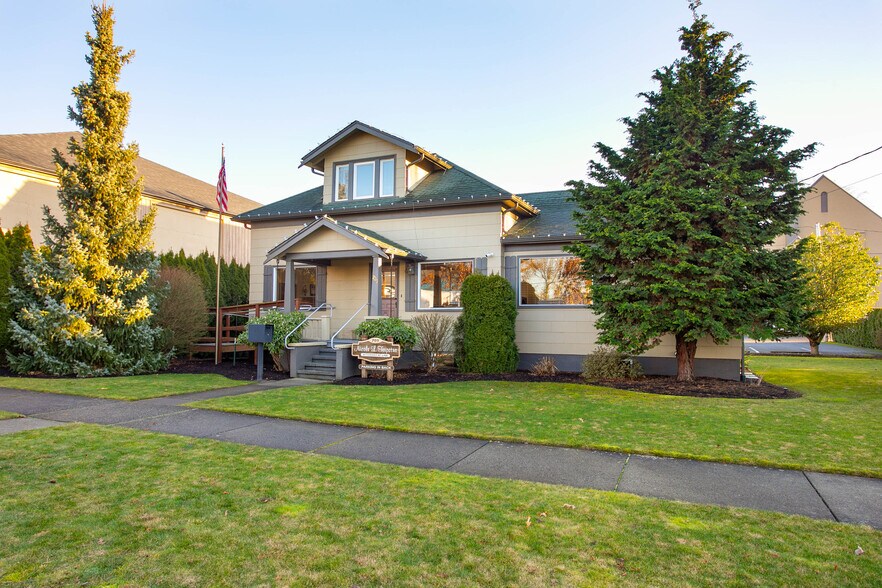 Primary Photo Of 709 Grover St, Lynden Office For Lease