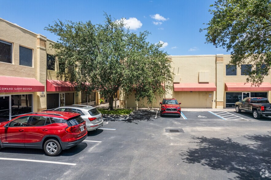More Photos Of 5405 Taylor Rd, Naples Showroom For Sale