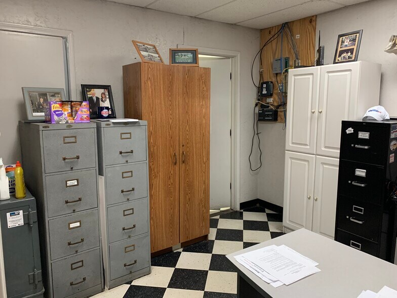 More Photos Of 1510 Washington St, Commerce Auto Repair For Lease