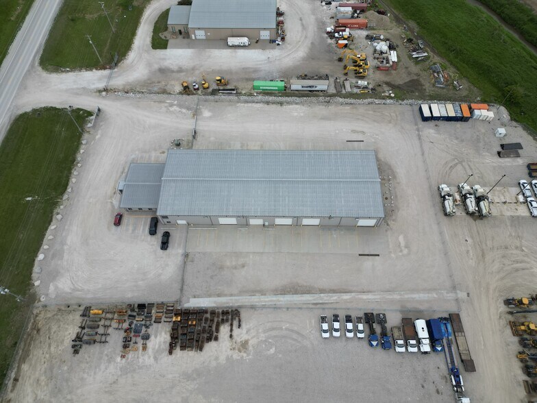 More Photos Of 3400 Old Mormon Bridge Rd, Crescent Warehouse For Lease
