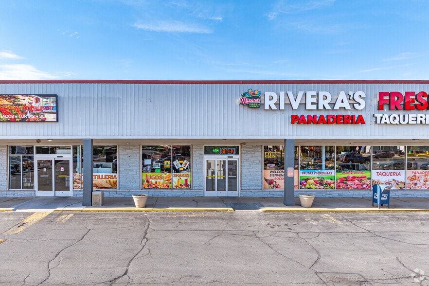 More Photos Of 3600 E State St, Rockford Storefront For Sale