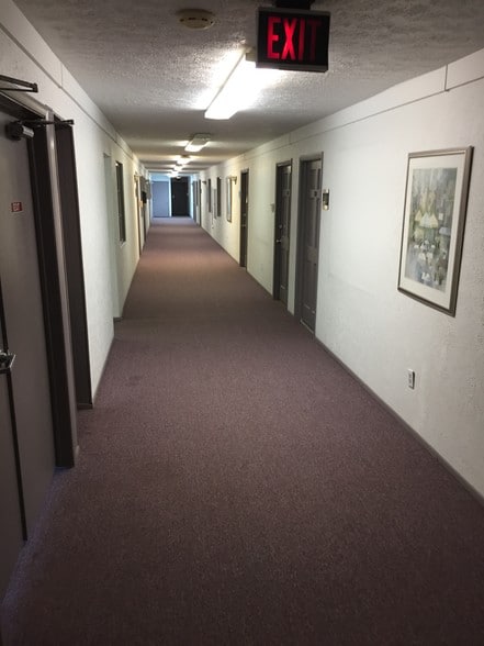 More Photos Of 17200 W 10 Mile Rd, Southfield Office For Lease