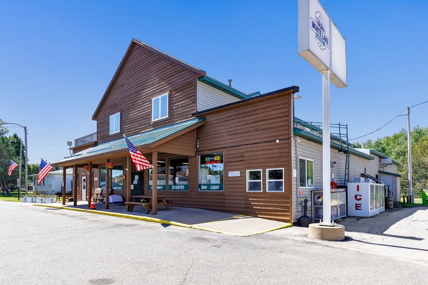 More Photos Of 633 Bissell St, White Lake General Retail For Sale