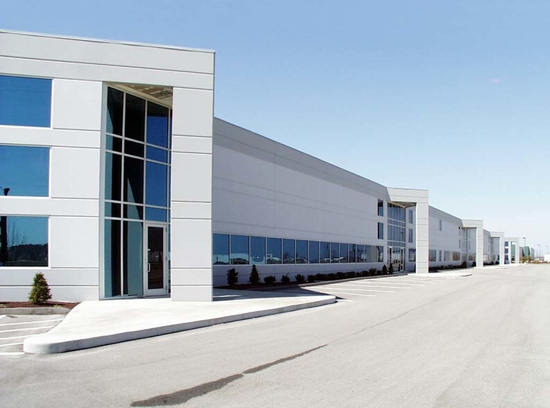 More Photos Of 3671-3691 New Town Blvd, Saint Charles Warehouse For Lease