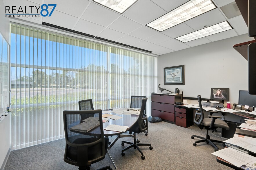 More Photos Of 4050 River Center Ct NE, Cedar Rapids Office For Lease