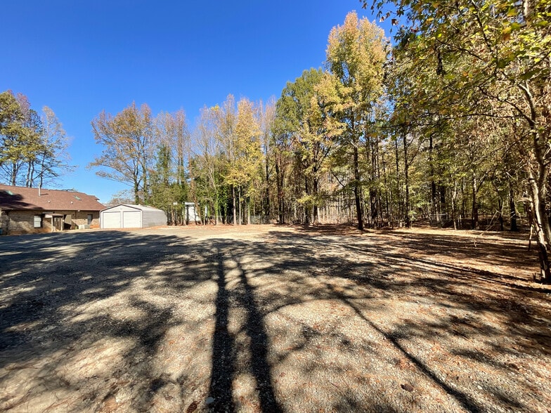 More Photos Of 1804 Lucas Ln, Charlotte Industrial For Lease