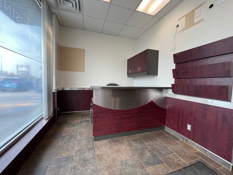 More Photos Of 419 St Clair St, Chatham Storefront For Lease