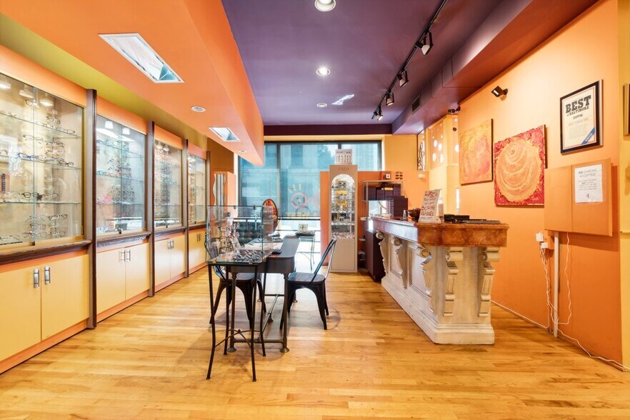 More Photos Of 519-521 N Charles St, Baltimore Office For Sale