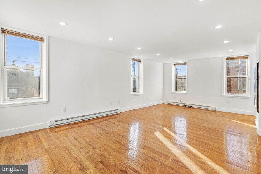 More Photos Of 2053 S Croskey St, Philadelphia Freestanding For Sale