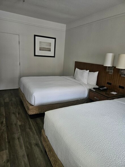 More Photos Of 631 Camino del Rio S, San Diego Hotel For Sale