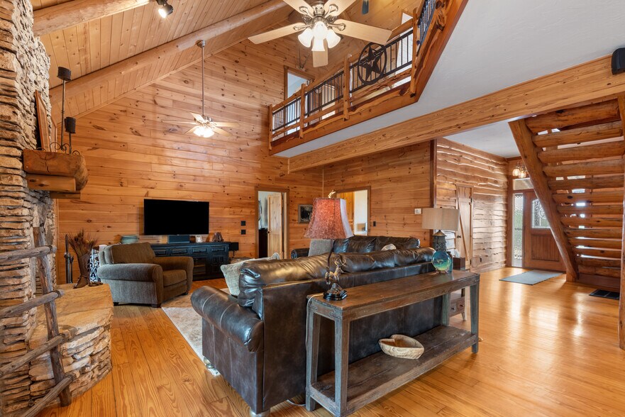 More Photos Of 3607 Lone Man Mountain Rd, Wimberley Hotel For Sale