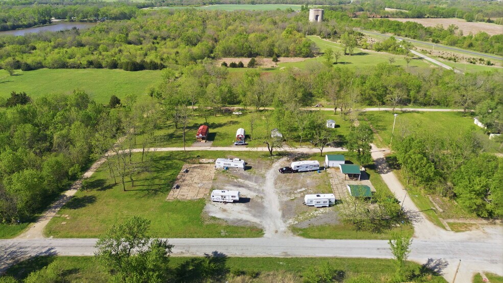 More Photos Of 74 2nd St, Moran Trailer Camper Park For Sale