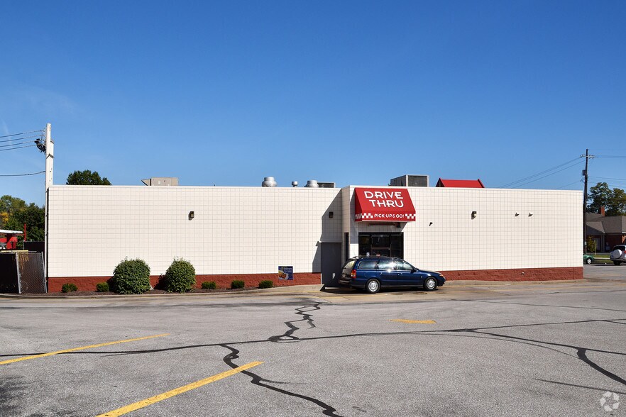 More Photos Of 5760 Wooster Pike, Cincinnati Restaurant For Lease