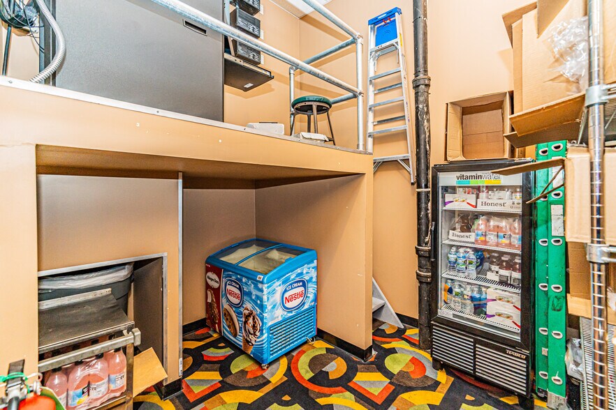 More Photos Of 1-11 S Prospect Ave, Park Ridge Restaurant For Lease