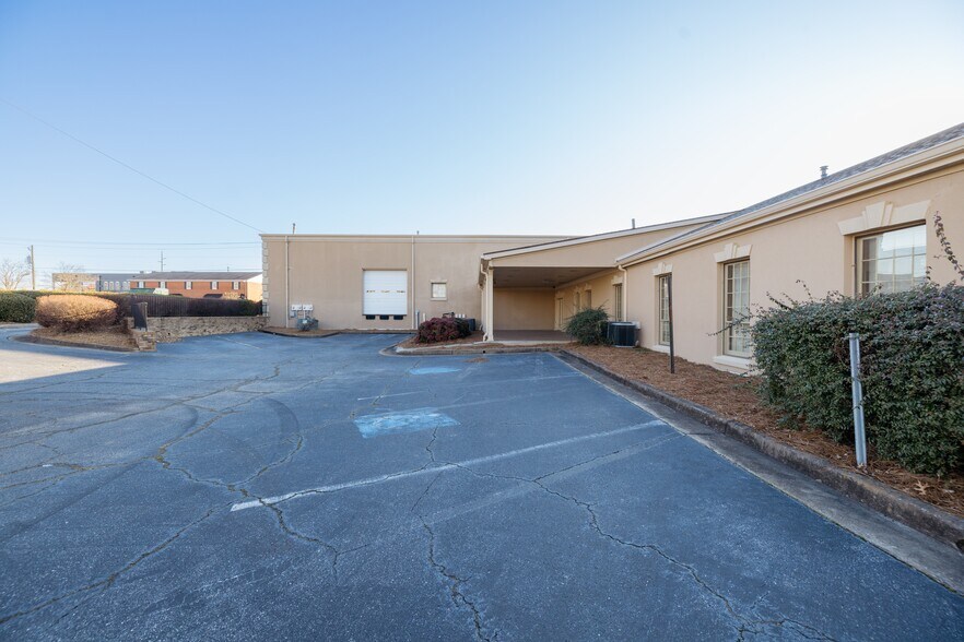 More Photos Of 131 E Church St, Monroe Specialty For Lease