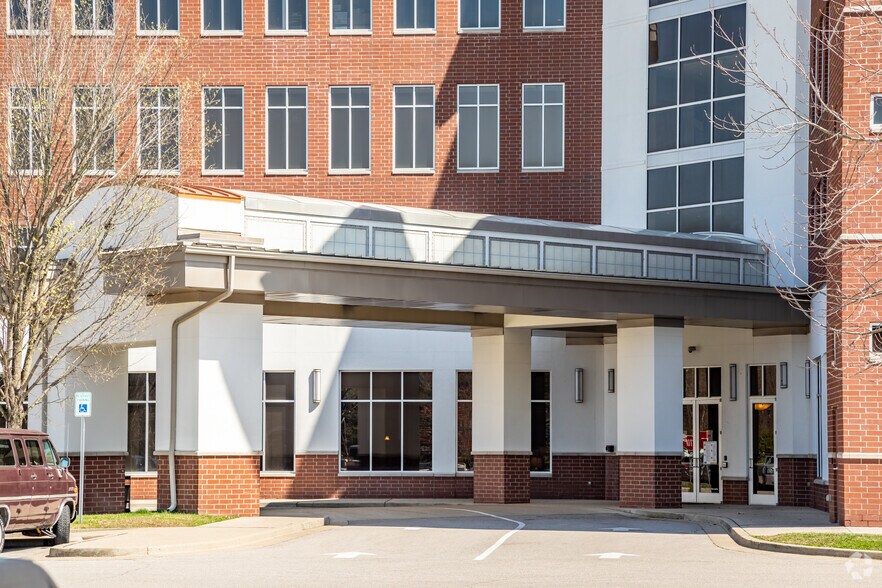 More Photos Of 4601 Carothers Pky, Franklin Medical For Lease