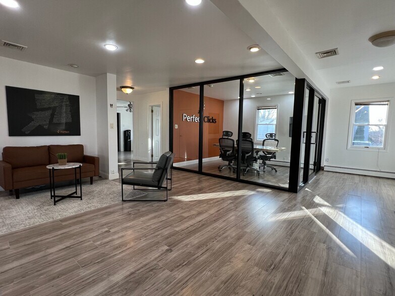 More Photos Of 354 Kingston Rd, Parsippany Office Residential For Lease