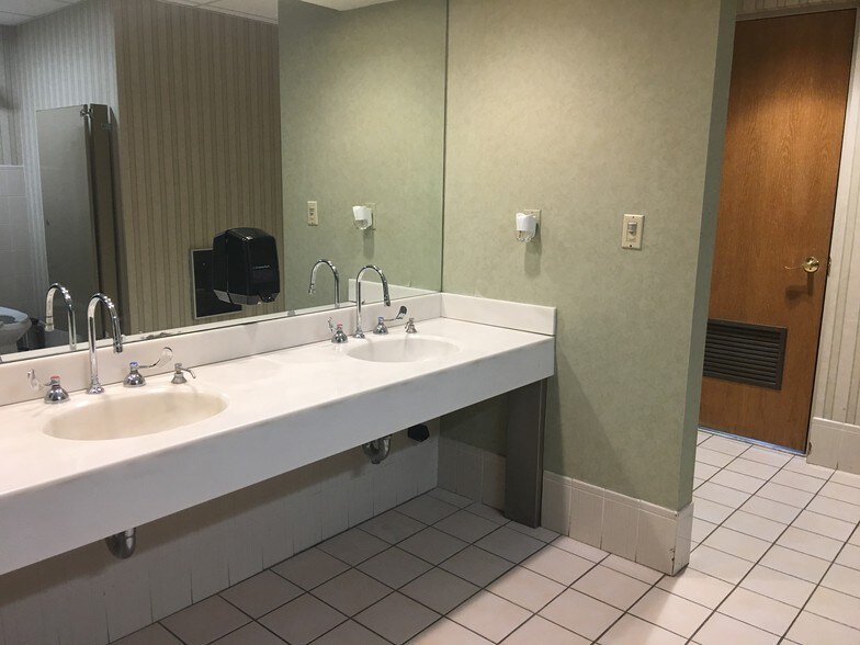 More Photos Of 90 Grove St, Ridgefield Medical For Lease