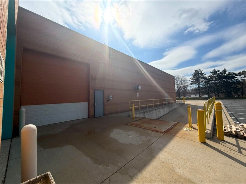 More Photos Of 2998 Waterview Dr, Rochester Hills Research And Development For Sale