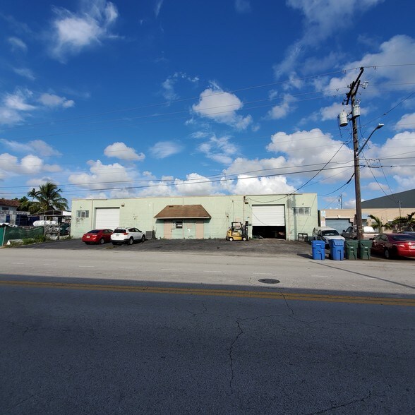 More Photos Of 4431 NE 6th Ave, Oakland Park Manufacturing For Sale