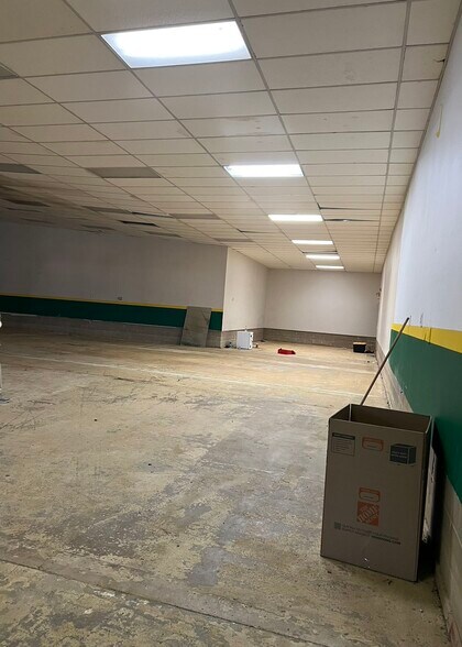 More Photos Of 728 Stanton Christiana Rd, Newark Warehouse For Lease