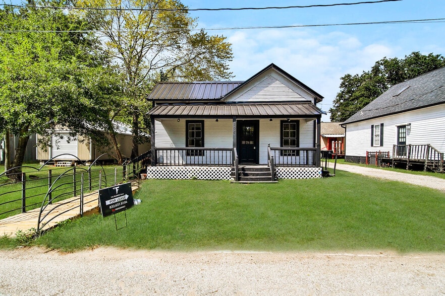 More Photos Of 106 Spring School Rd, Spring Storefront Retail Office For Sale